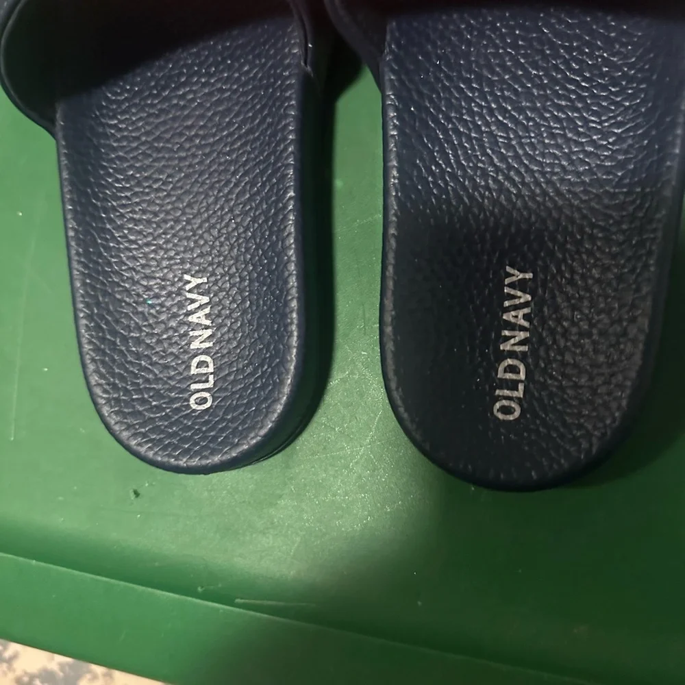 Old Navy Navy and Gray Sandals Set‎